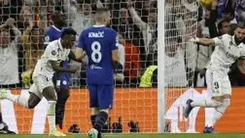 姚晨携子闲逛街头引关注，8岁“土豆”戴帽造型萌翻众人